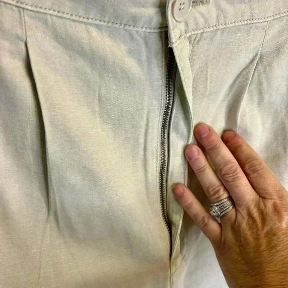 🤎”Joie” NWT Rainy Day/Oatmeal Pleated Shorts w/ Front & Back Pockets Size XXL🤎 - Picture 4 of 12